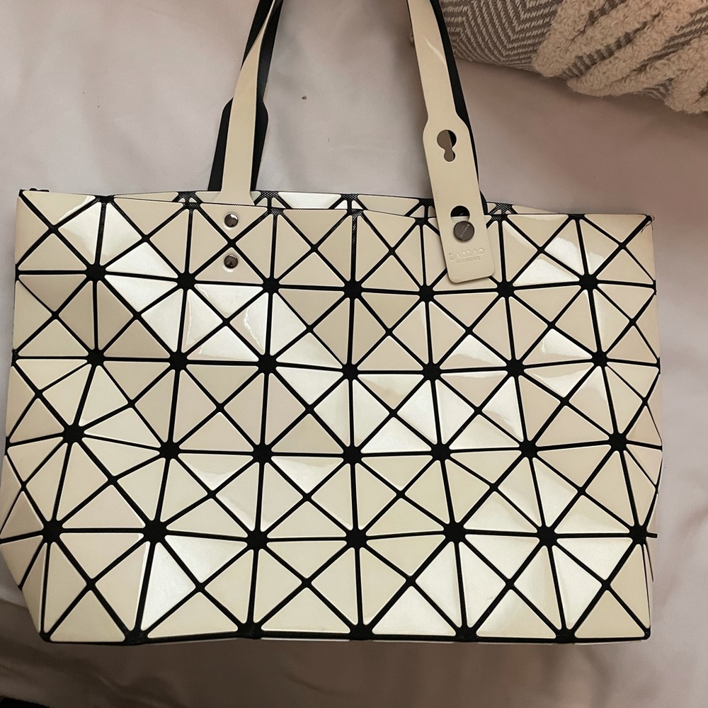 Bao Bao type shoulder bag.